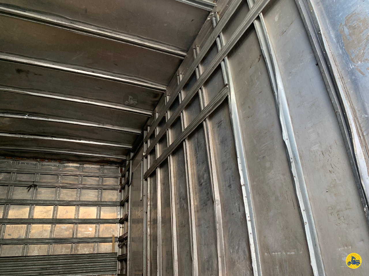 CARROCERIA SOBRE CHASSI  UTILITARIOS BAU FRIGORIFICO Mugen Caminhões GUARULHOS SÃO PAULO SP